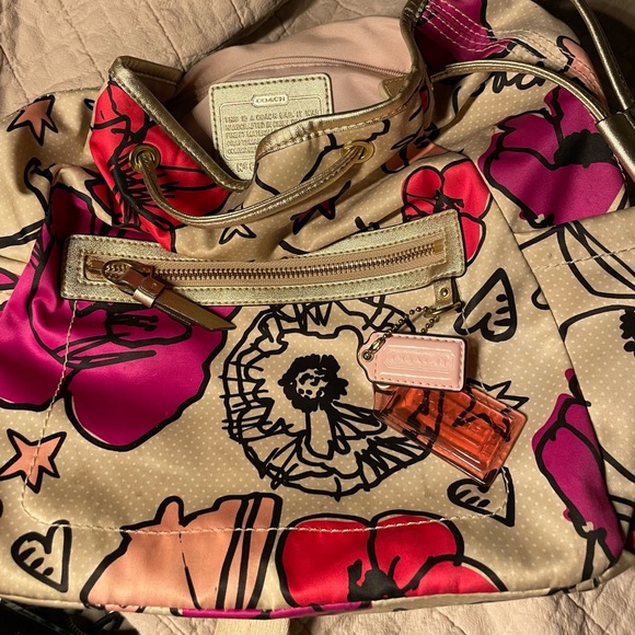 Coach Signature Daisy Kyra Satin Flower Print Backpack Bag 19284 Multicolor. - Picture 8 of 8